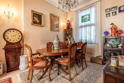 3 bedroom flat for sale, Woodstock Grove, London