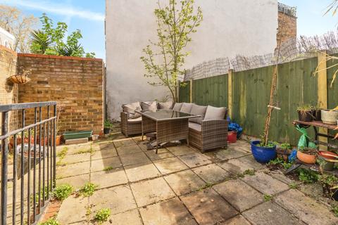 3 bedroom flat for sale, Road, London, N7