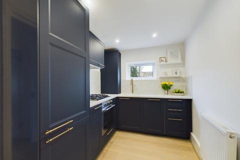 1 bedroom flat for sale, Coningham Road, London