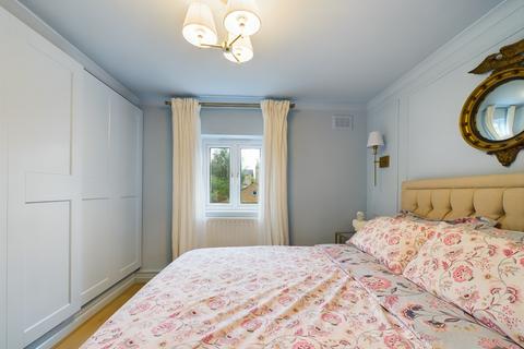 1 bedroom flat for sale, Coningham Road, London