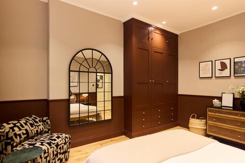 3 bedroom flat for sale, Kensington Gardens Square, London