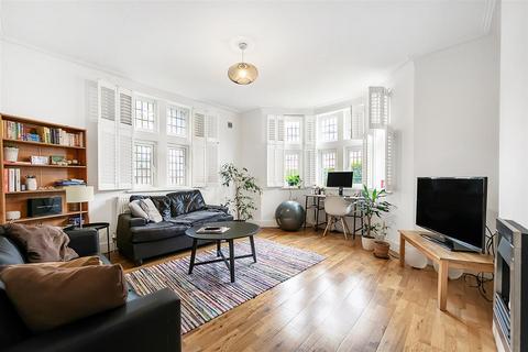 3 bedroom flat to rent, Hazelbourne Road, SW12