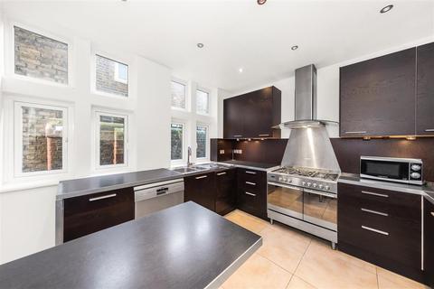 3 bedroom flat to rent, Hazelbourne Road, SW12
