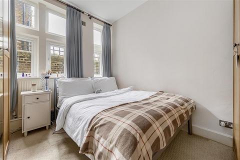 3 bedroom flat to rent, Hazelbourne Road, SW12