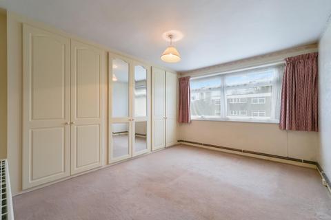 2 bedroom flat for sale, Downs Hill Road, Epsom KT18