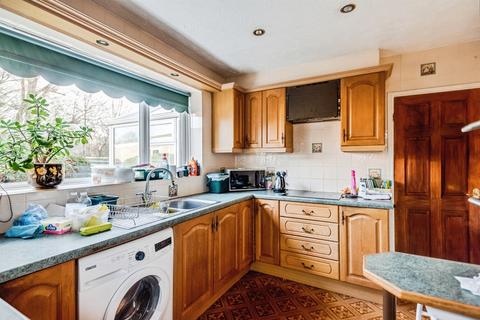 undefined, Greenfield Crescent, Wallingford