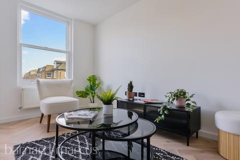 2 bedroom flat for sale, Shepherds Bush Road, London
