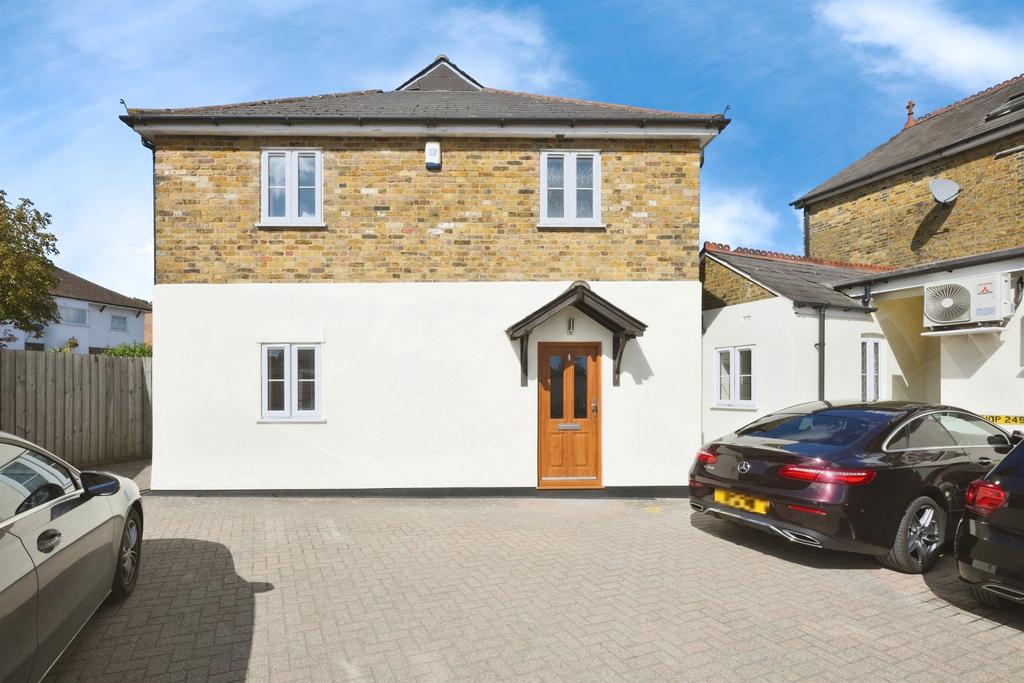 Detached house exterior, driveway