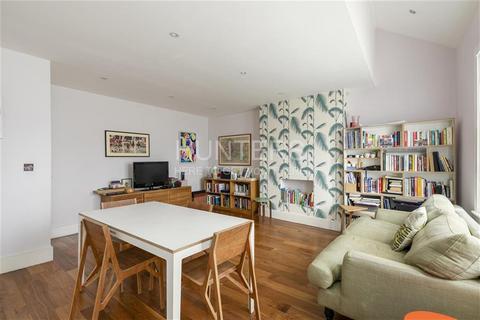 3 bedroom flat to rent, Gascony Avenue, London, NW6