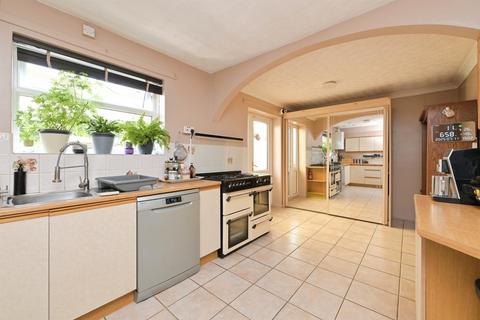 4 bedroom semi-detached house for sale, Sefton Avenue, Wisbech