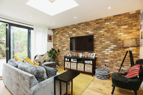 2 bedroom ground floor flat for sale, Ashbourne Grove, London, SE22