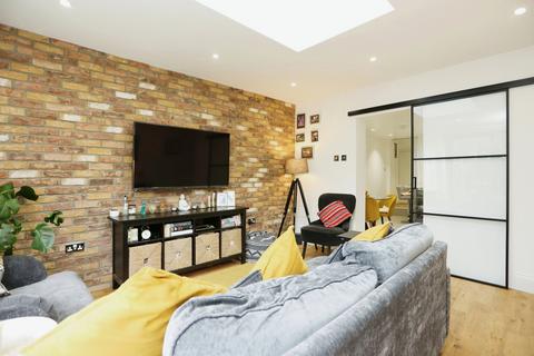 2 bedroom ground floor flat for sale, Ashbourne Grove, London, SE22