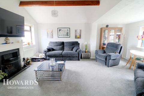 3 bedroom detached house for sale, Conifer Close, Ormesby