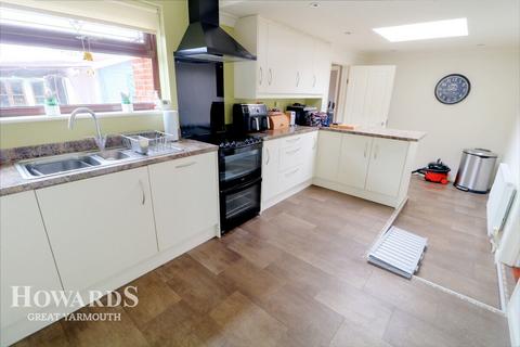 3 bedroom detached house for sale, Conifer Close, Ormesby