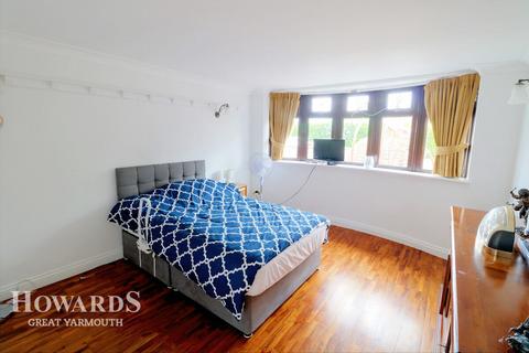 3 bedroom detached house for sale, Conifer Close, Ormesby