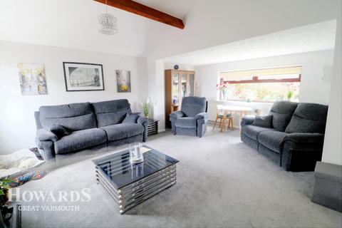 3 bedroom detached house for sale, Conifer Close, Ormesby