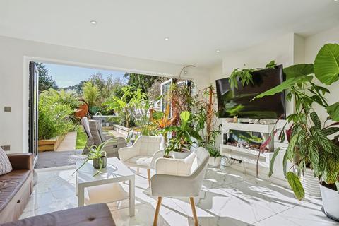 4 bedroom terraced house for sale, Poole Road, Branksome, Poole