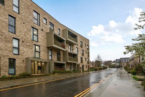 Hera Avenue, Barnet