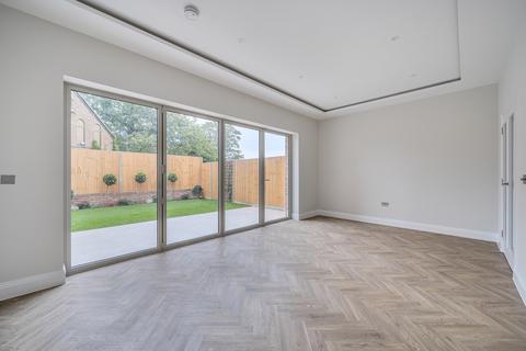 Farmstead Parade, East Barnet Village, London, En4