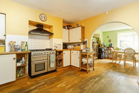 3 bedroom end of terrace house for sale, Leeds Road, Rawdon, Leeds