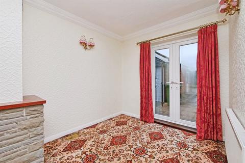 2 bedroom detached bungalow for sale, Elmpark Way, York