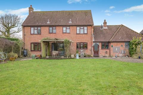 4 bedroom detached house for sale, Bunwell Road, Spooner Row, Wymondham