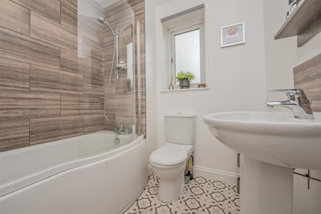 Family Bathroom / WC: