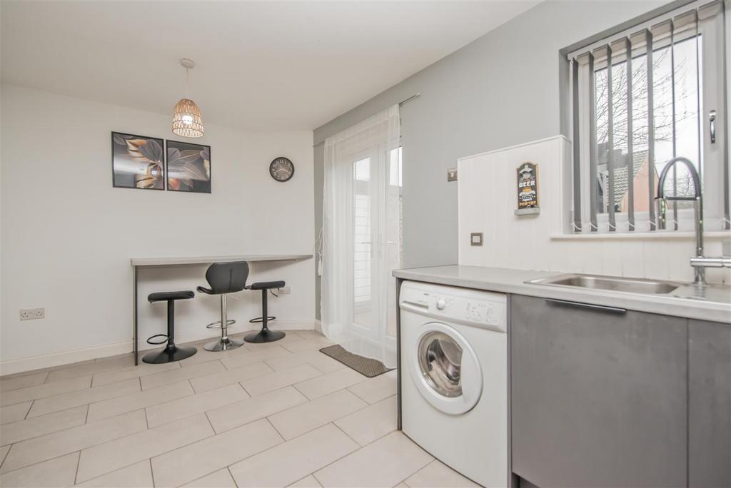 Fitted Dining Kitchen: