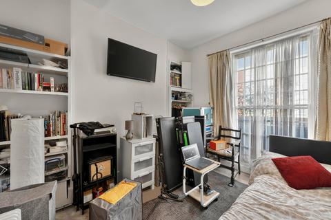 2 bedroom flat for sale, Prince of Wales Road, London