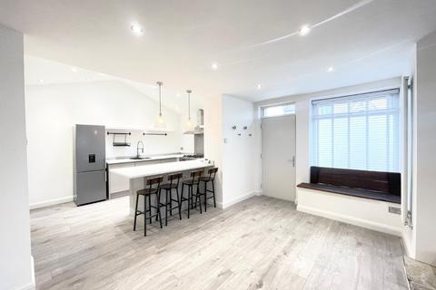 3 bedroom end of terrace house to rent, West End Road, Calverley, Pudsey, West Yorkshire, LS28