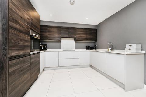 2 bedroom apartment to rent, Westbury Road, Brentwood, CM14