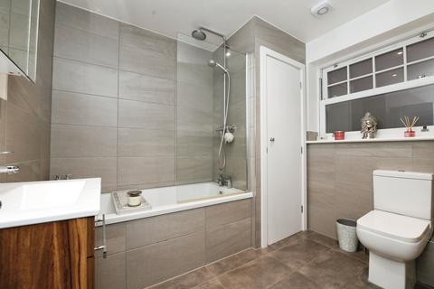 2 bedroom apartment to rent, Westbury Road, Brentwood, CM14