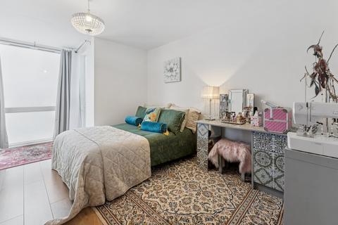 2 bedroom flat to rent, Jantzen House, Ealing Road, Brentford, Middlesex