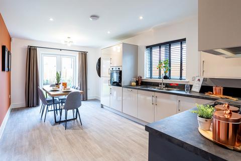 4 bedroom detached house for sale, Buckenham Road, Attleborough