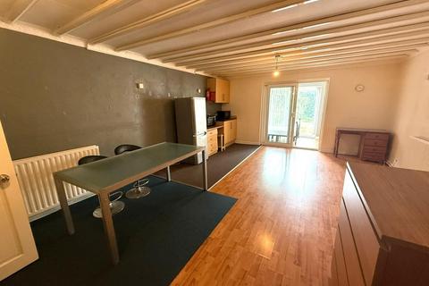 undefined, Waltham Close, Nottingham, NG2