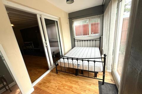 undefined, Waltham Close, Nottingham, NG2