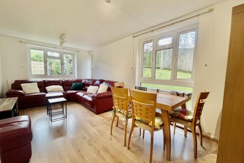 2 bedroom flat to rent, Diploma court, East Finchley, London, N2