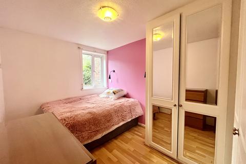 2 bedroom flat to rent, Diploma court, East Finchley, London, N2