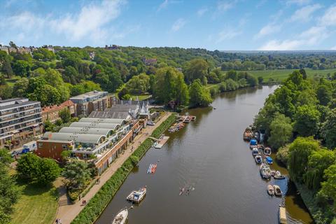 3 bedroom flat for sale, Petersham Road, Richmond, TW10