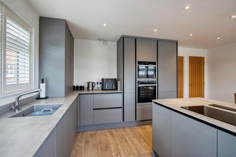 3 bedroom detached house for sale, Biddenden Road, Leeds