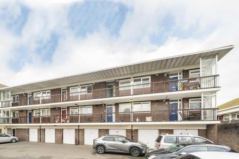 Brent Lea, Brentford, TW8