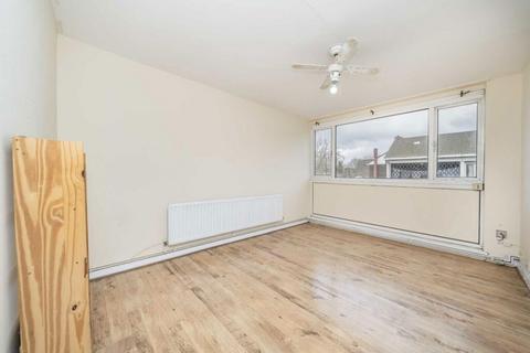 1 bedroom flat for sale, Brent Lea, Brentford, TW8