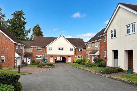 3 bedroom terraced house for sale, Dunsley Place, Tring