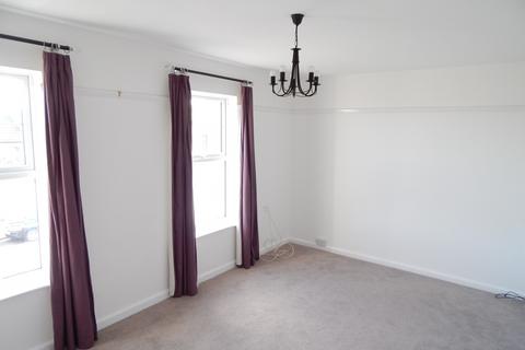 2 bedroom flat to rent, Orchard Parade, Willingdon, BN20