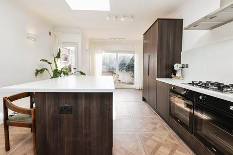 5 bedroom detached house to rent, Joinings Bank, OLDBURY