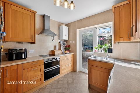 2 bedroom maisonette for sale, Crayke Hill, Chessington