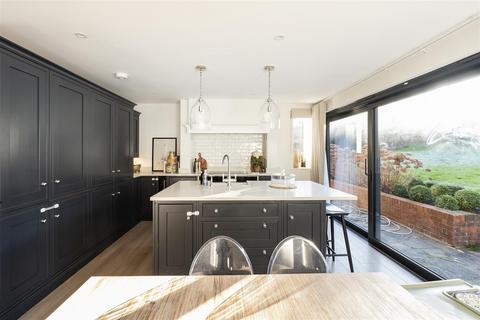 4 bedroom detached house for sale, Moreton Place, Harpenden