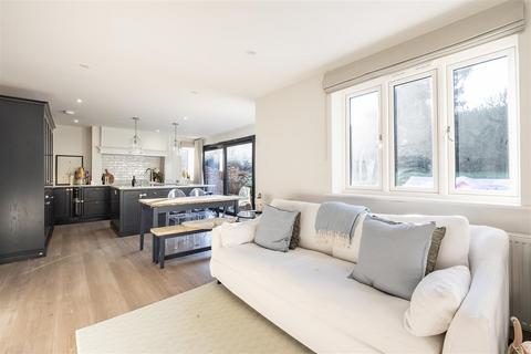 4 bedroom detached house for sale, Moreton Place, Harpenden