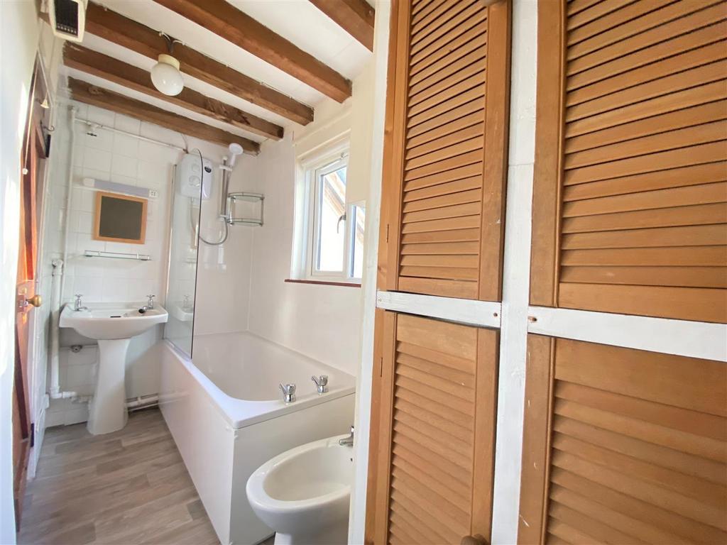 Bathroom hfhhf.jpg