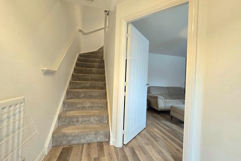 3 bedroom townhouse to rent, Curbridge Way, Curbridge